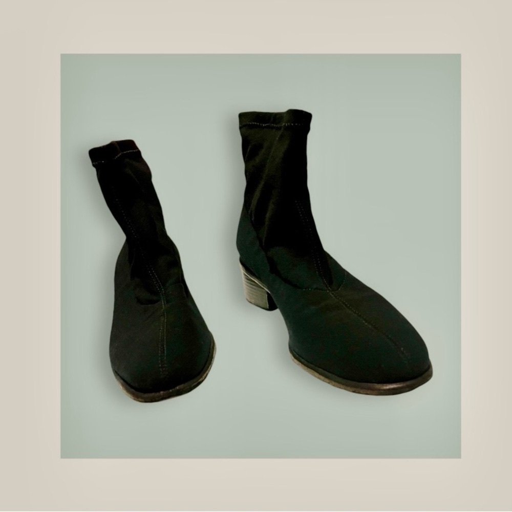 Chic Ralph Lauren black booties